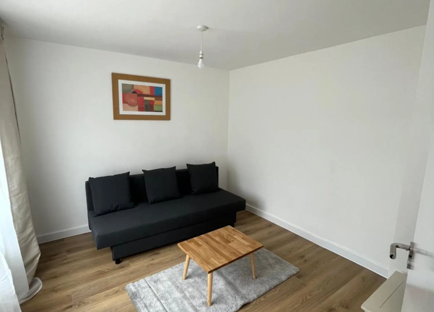 2Bd Apt East London Sleeps 7! contacts