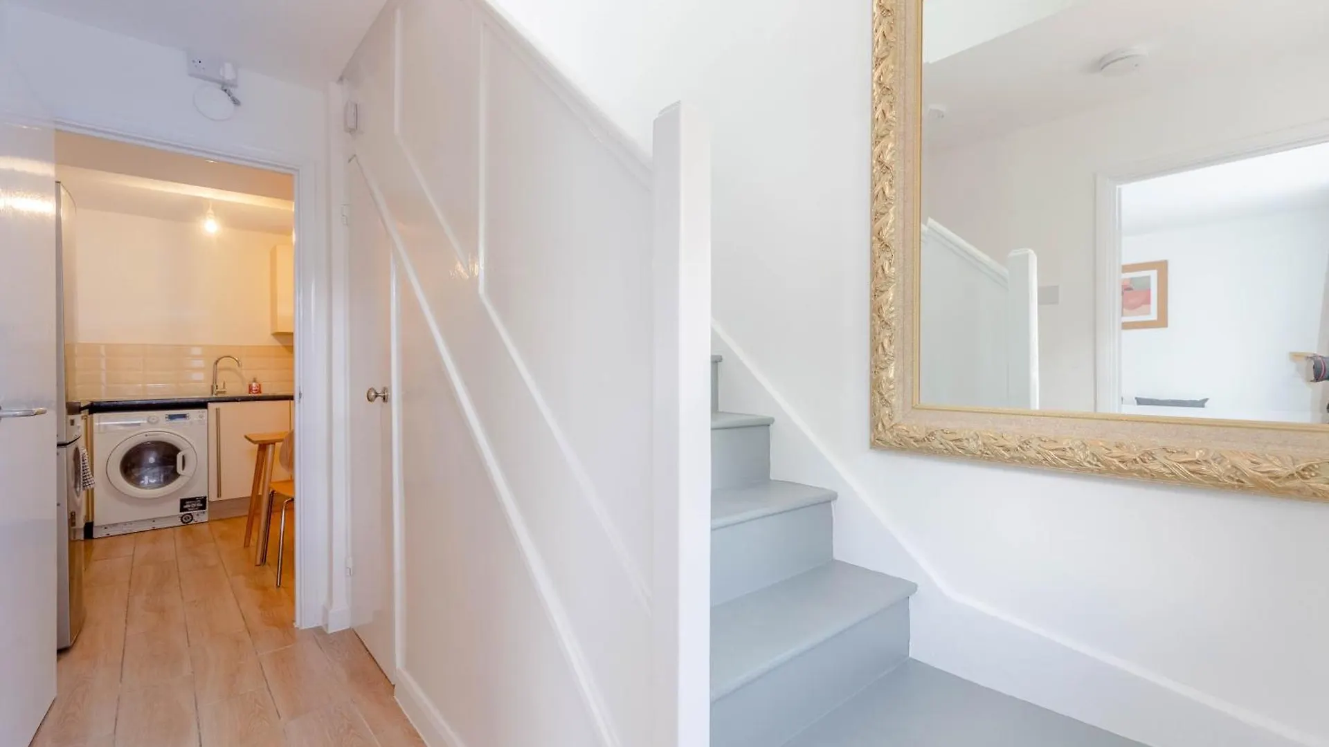 2Bd Apt East London Sleeps 7! Apartment