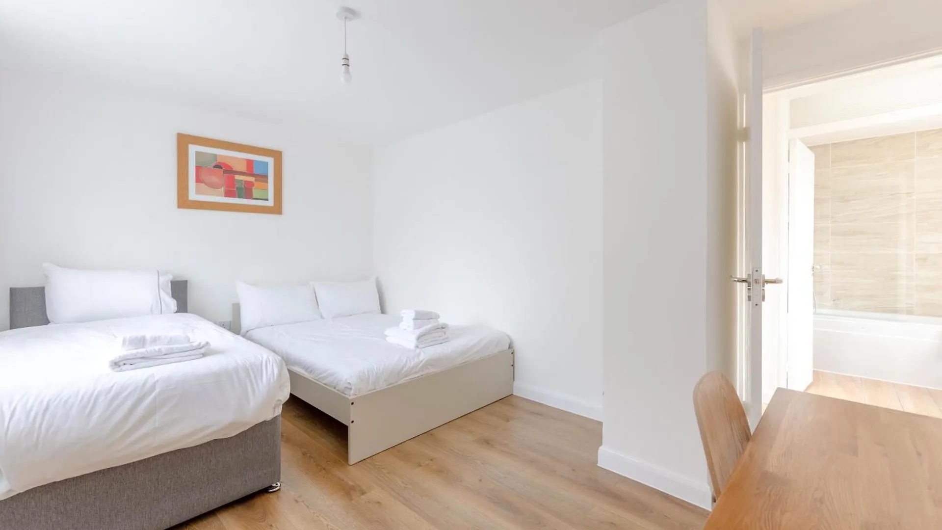 2Bd Apt East London Sleeps 7! 0*,  United Kingdom